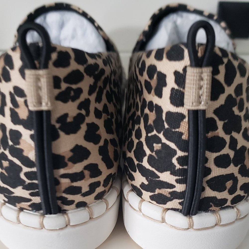 NWT: Clarks Women's Step Glow Jade Loafer Flat, Leopard Print  Size 9W - Picture 8 of 9